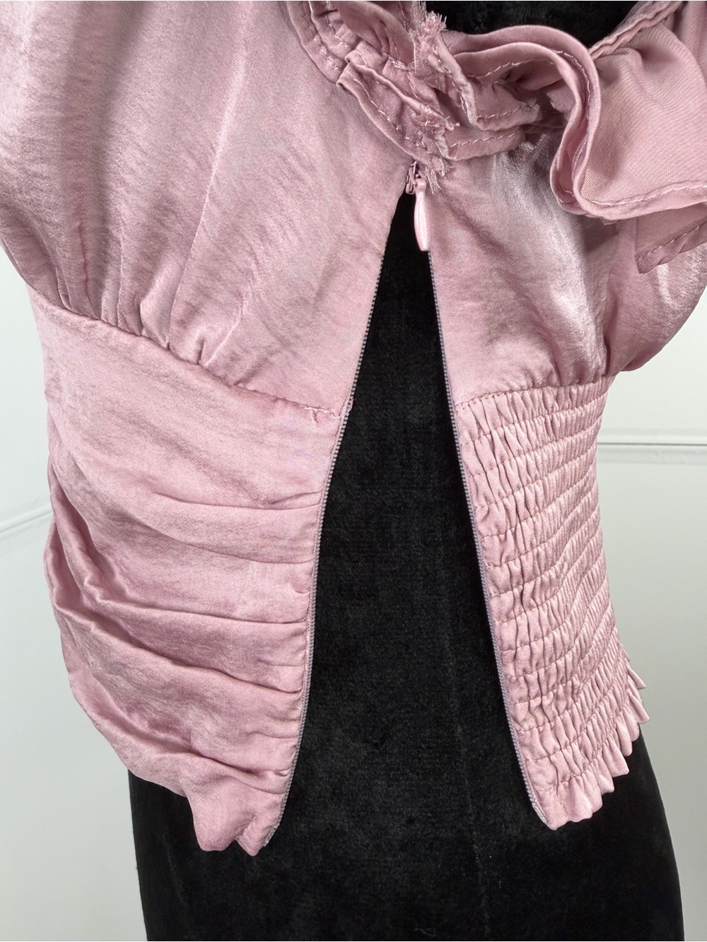 NWT DO+BE Mauve Satin Ruched Smocked Flutter Sleeve Crop Top Size Small - Picture 8 of 9